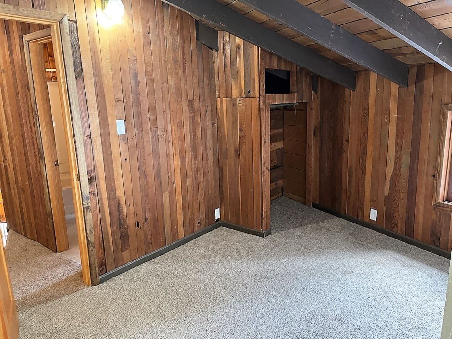 Kneeland Apartment: 4548 & 4576 Greenwood Heights Dr.