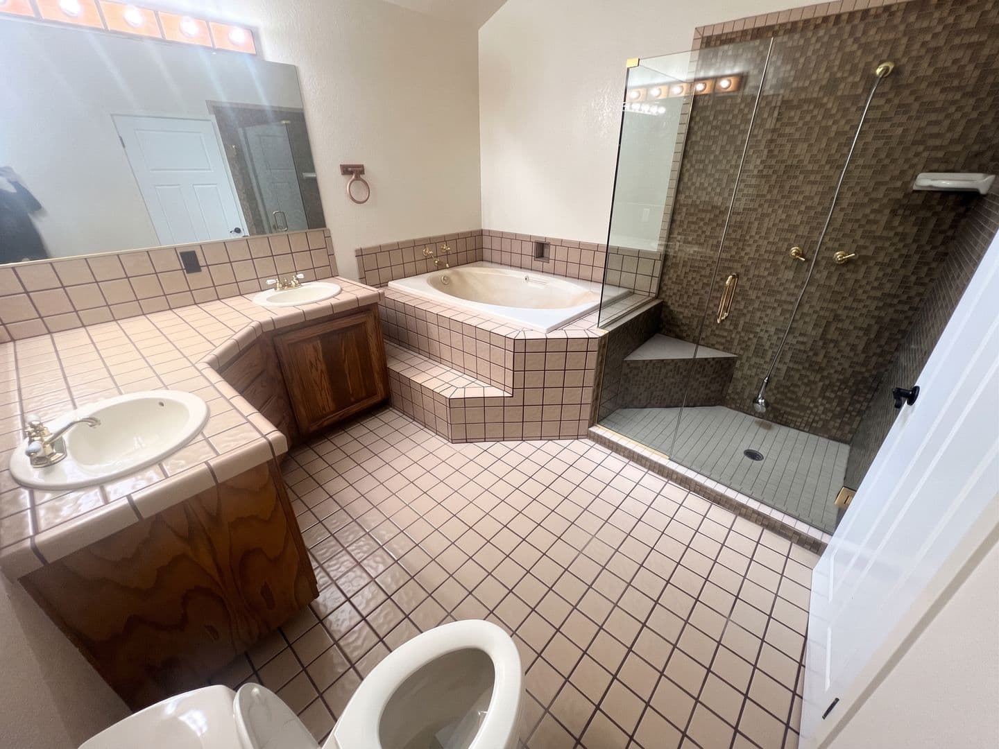 Eureka Apartment: 219 Boyle Drive