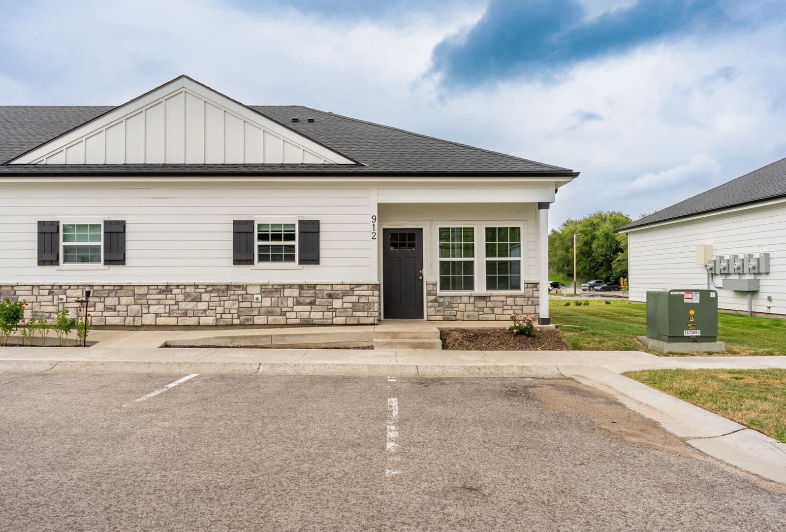 Tonganoxie Apartment: 151 Cox St.