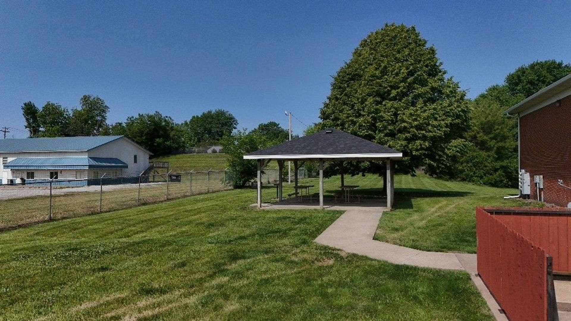 St. Joseph Apartment: 3301 S 35th St