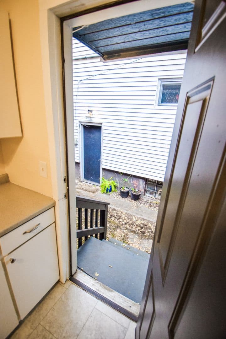 Portland Apartment: 1724 NE Killingsworth St.