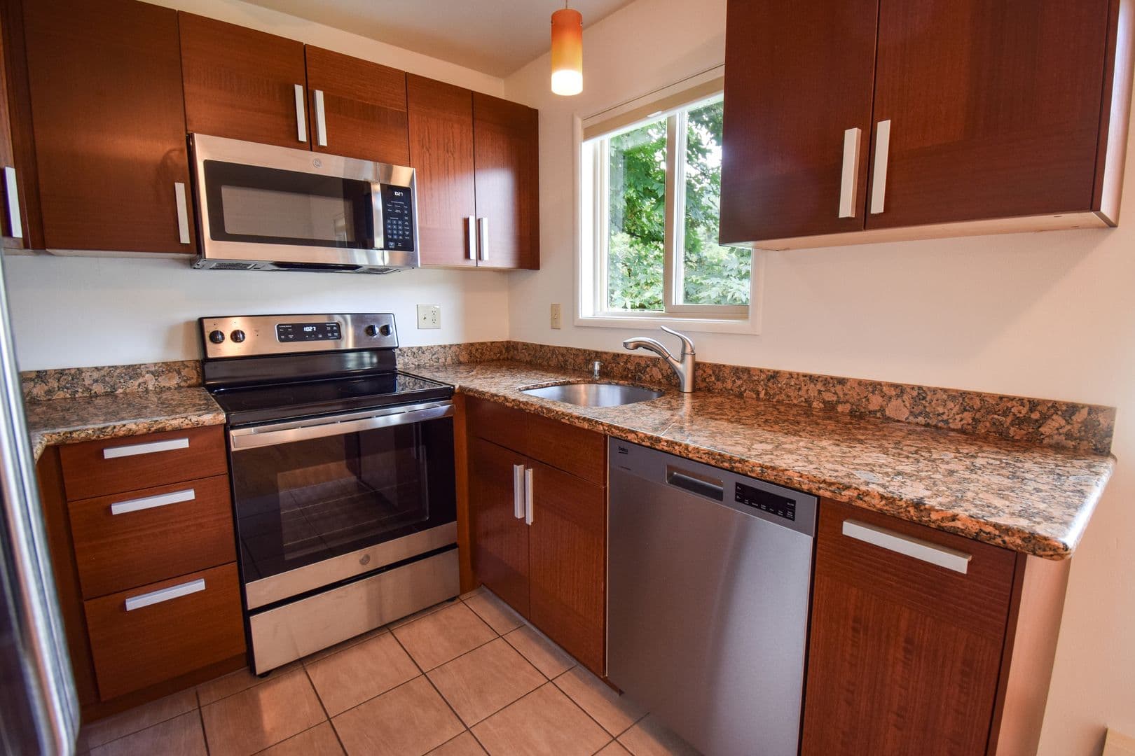 Portland Condo: 908 SW Gaines St. Unit 14