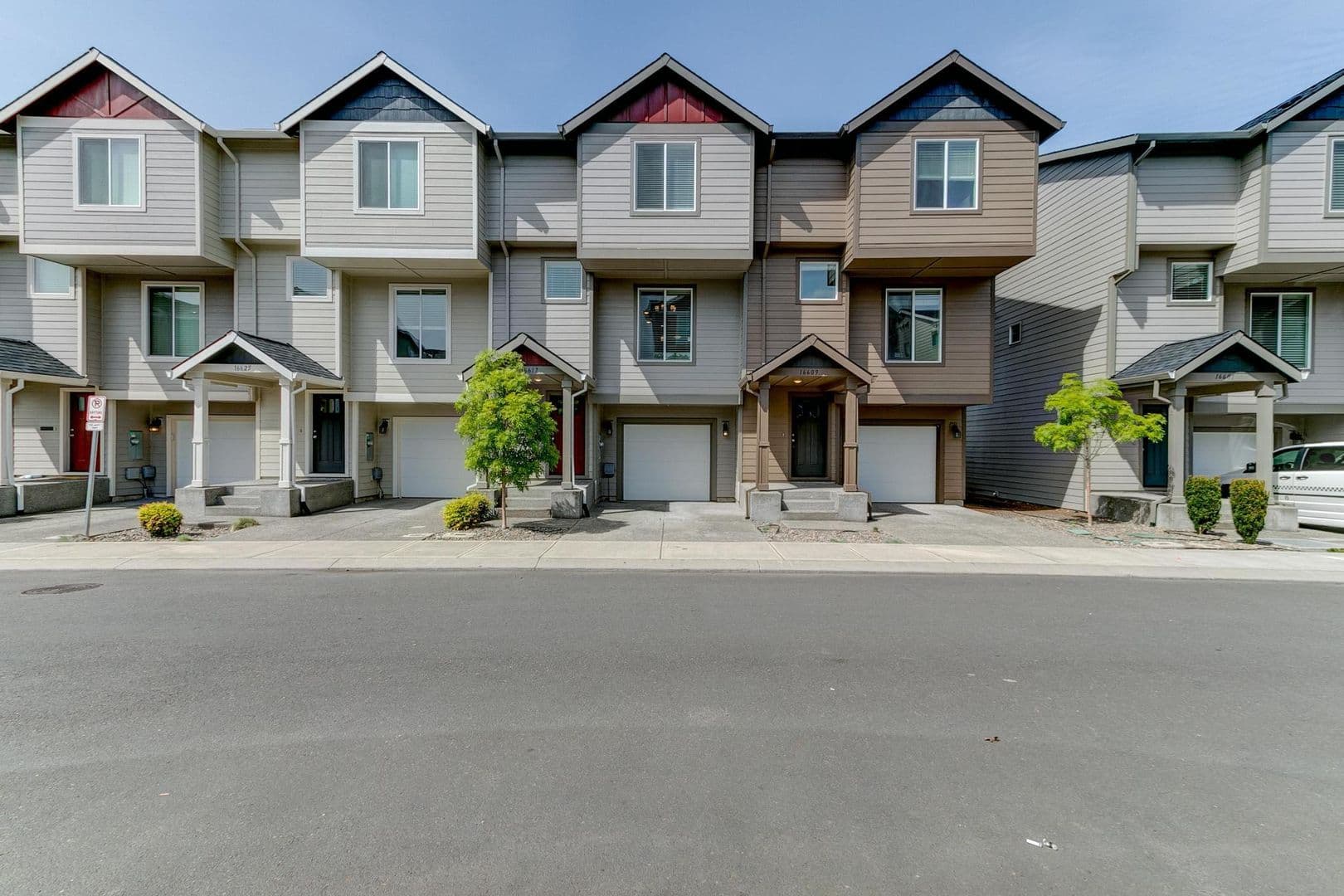 Beaverton Townhome: 16571-16689 SW Barsotti Street