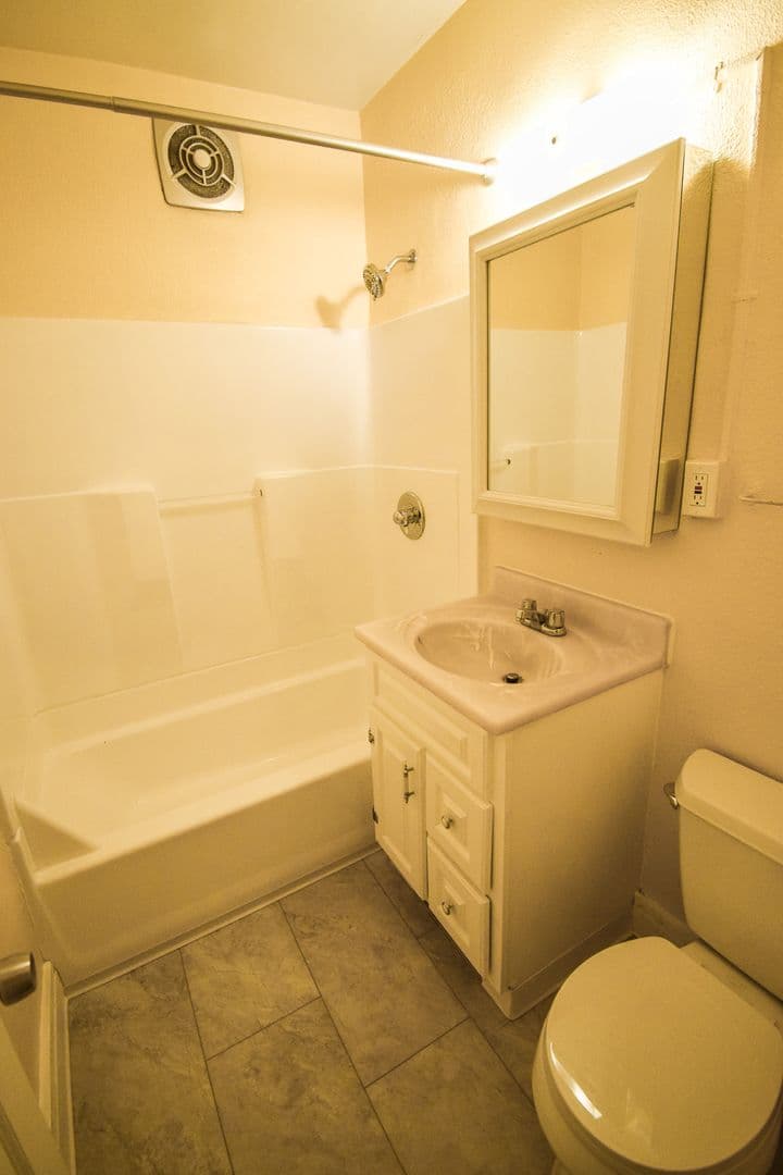 Portland Apartment: 1724 NE Killingsworth St.