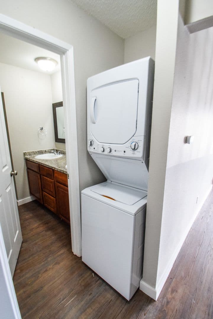 Portland Apartment: 3560 SW Vista Drive