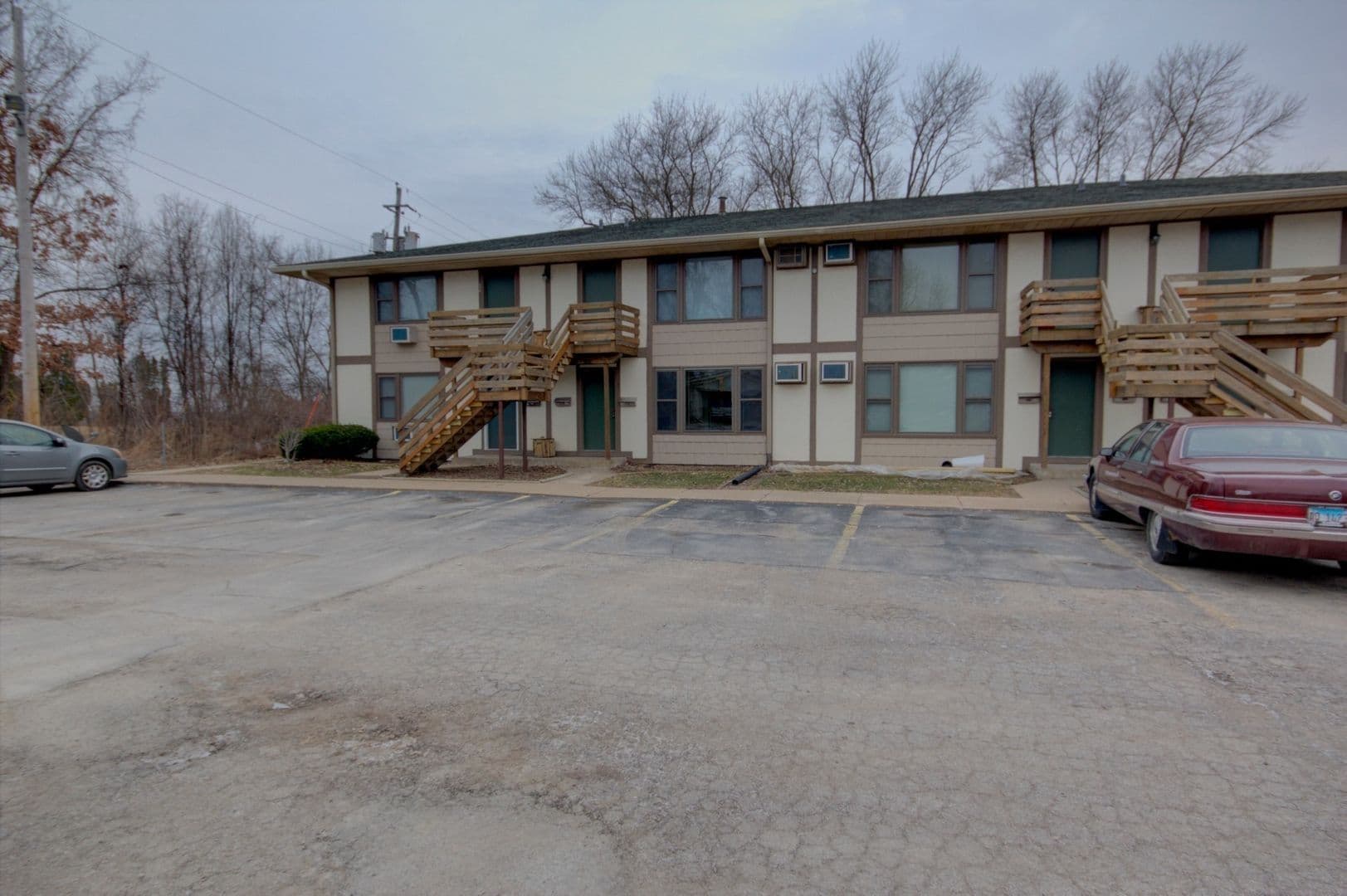 Moline Apartment: 3500 60th St