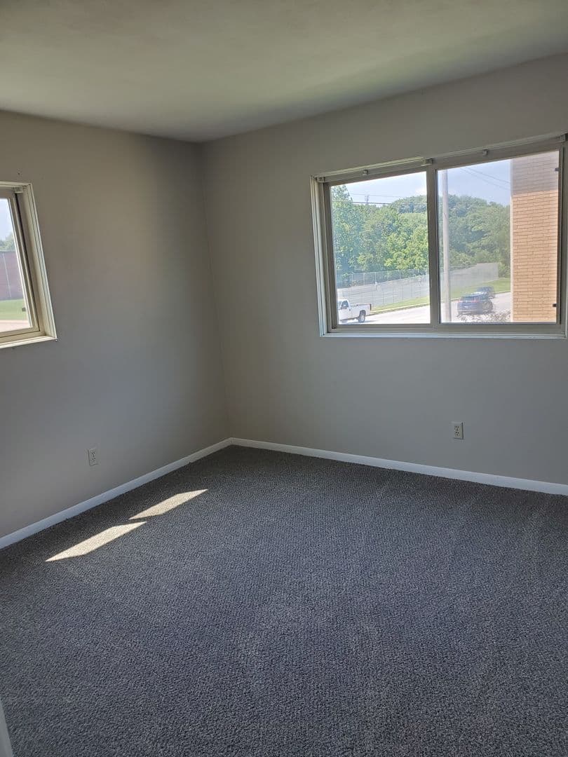 Moline Apartment: 4711 12th Ave