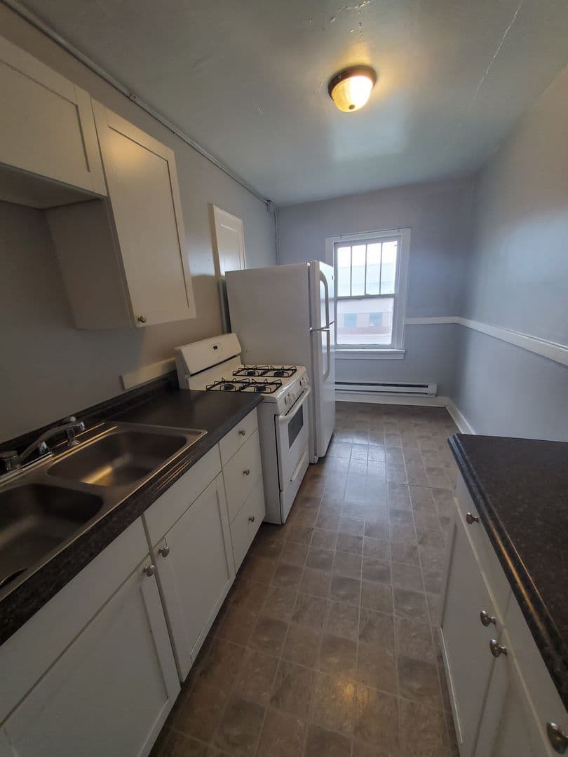 Rock Island Apartment: 2930 5th Ave