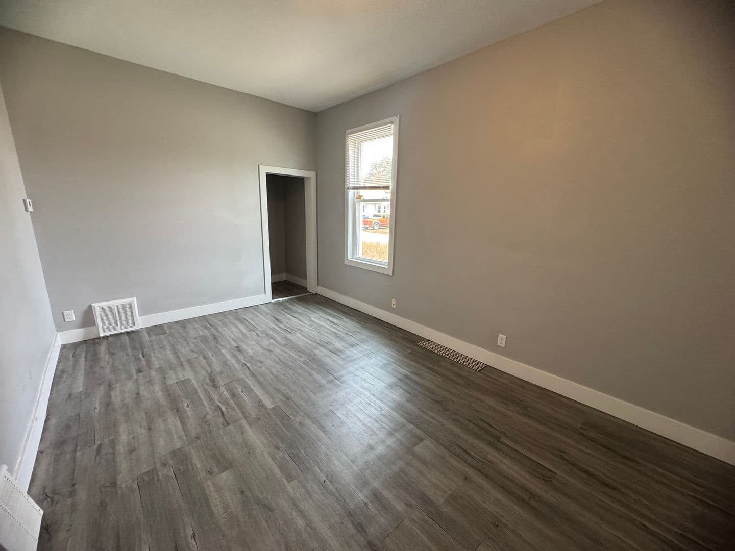 Rock Island Apartment: 929 4th Ave