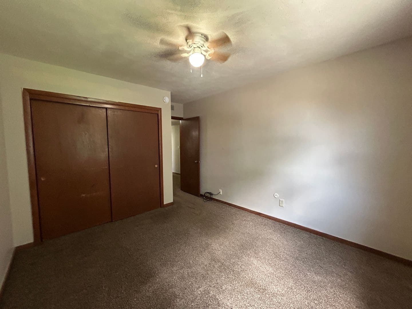 Rock Island Apartment: 1450 18th Ave
