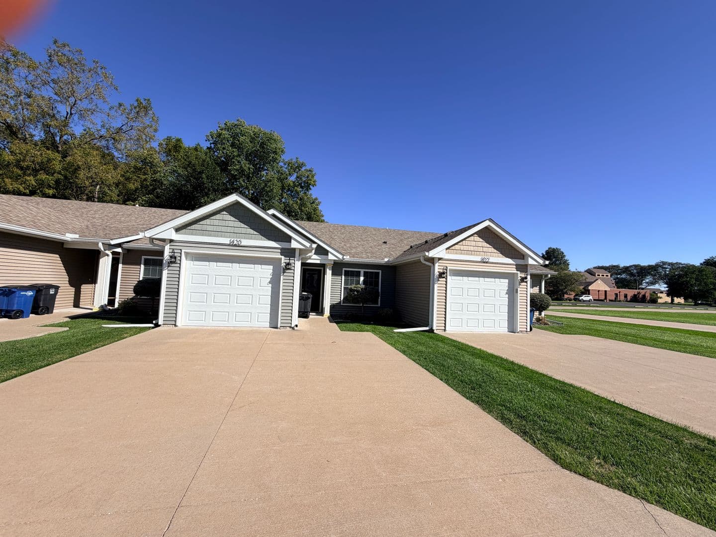 Moline House: 1420 51st Street Drive