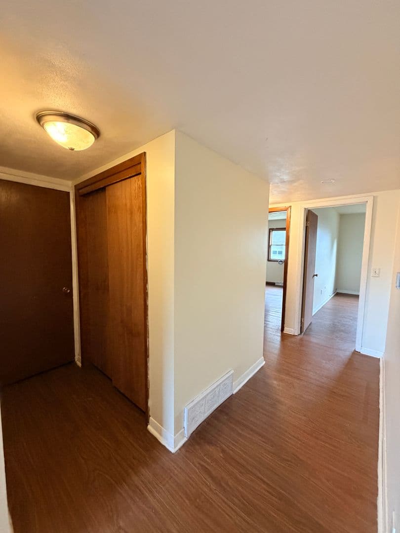 Rock Island Apartment: 1450 18th Ave