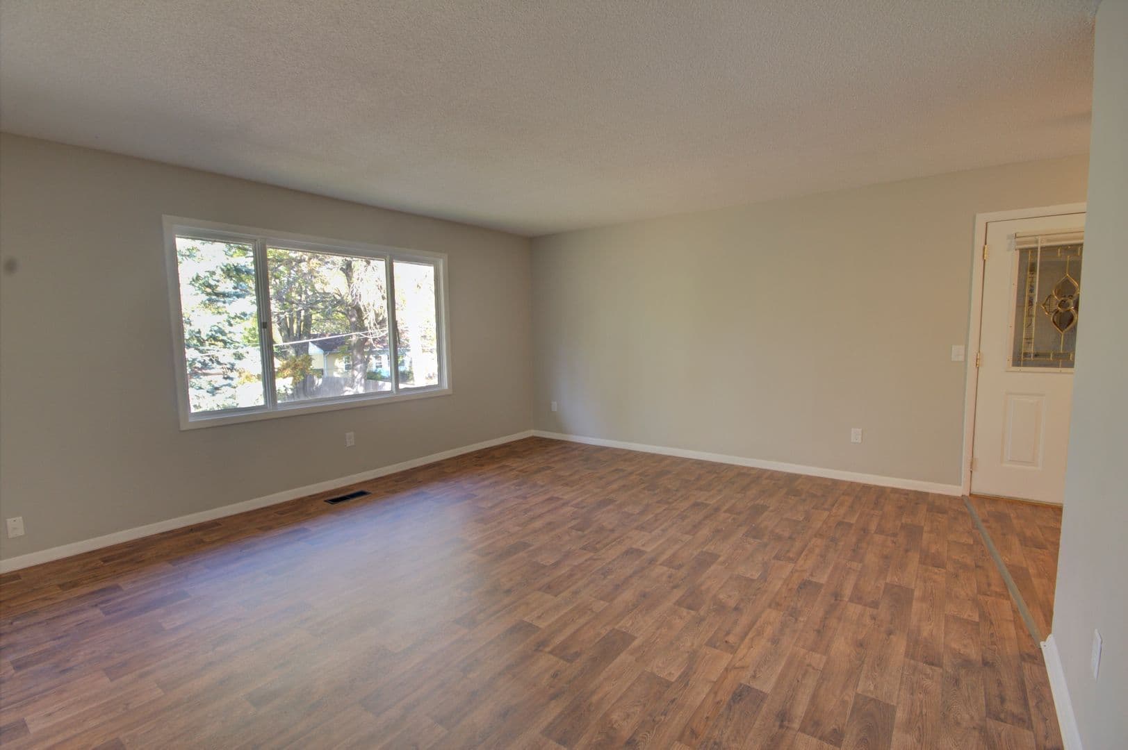 Hillsdale Apartment: 306 Larson Ct