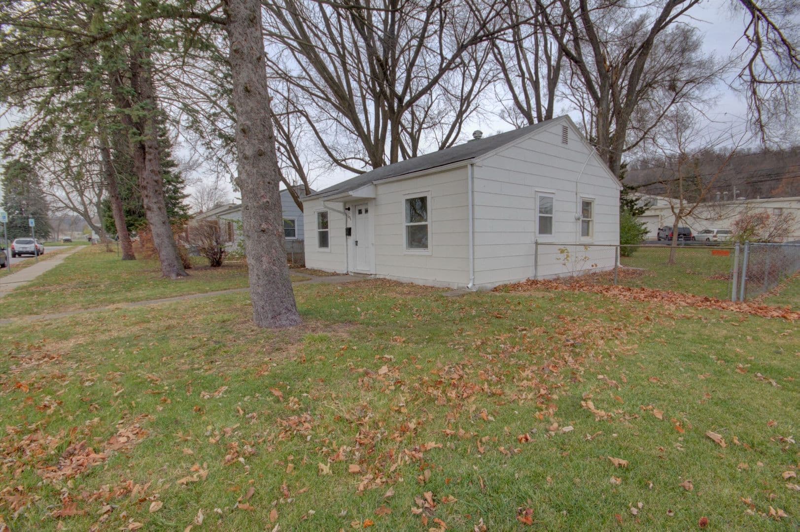 Davenport House: 3856 Johnson Ave
