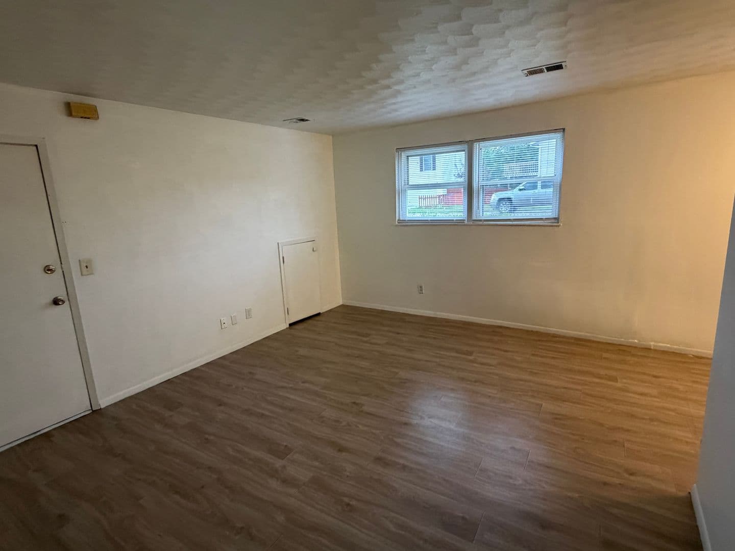Davenport Apartment: 702 W 63rd Street