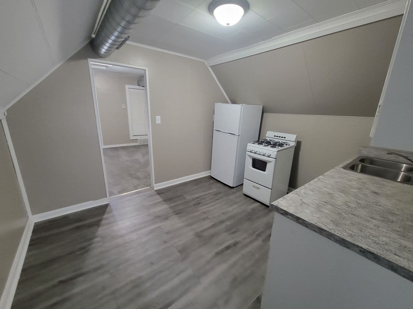 Rock Island Apartment: 605 41st Street