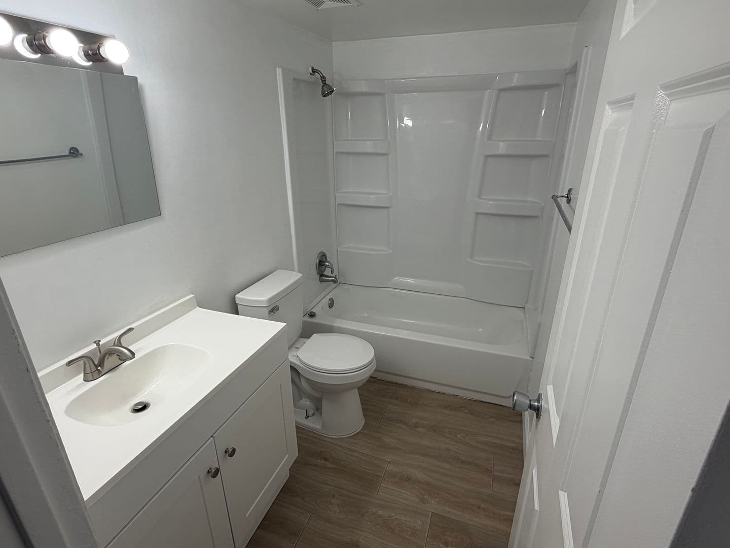 Davenport Apartment: 702 W 63rd Street