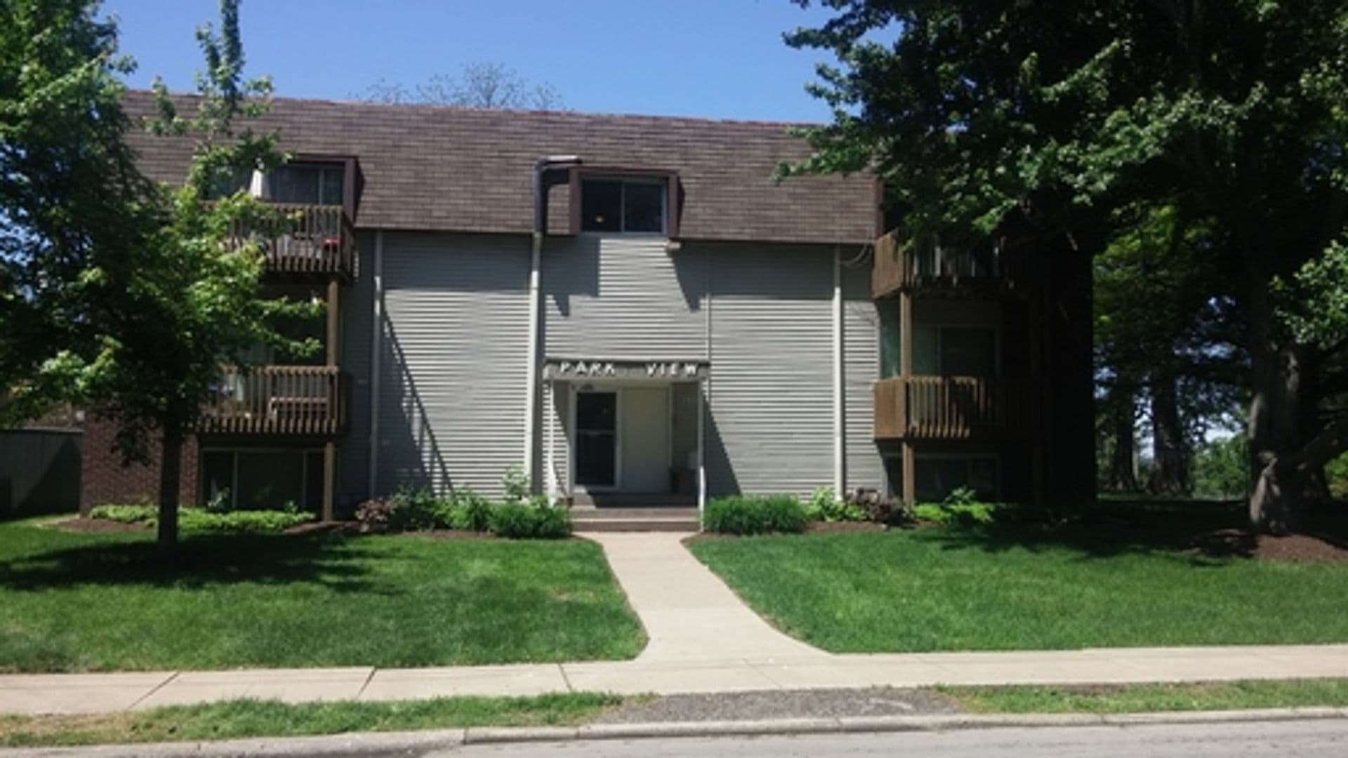 Rock Island Apartment: 1804 16th St