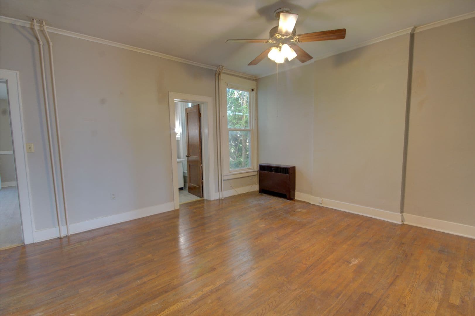 Rock Island Apartment: 1301-1305 2nd Ave