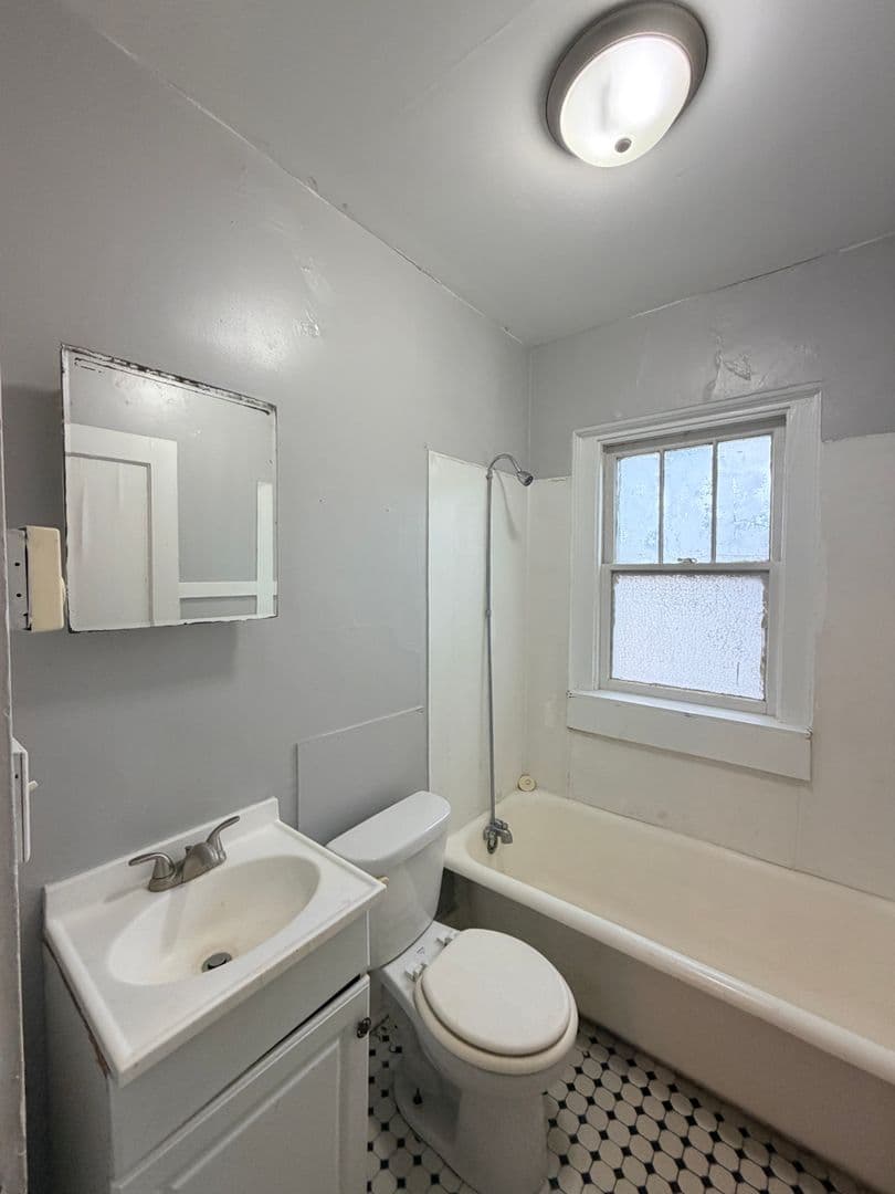 Rock Island Apartment: 2930 5th Ave