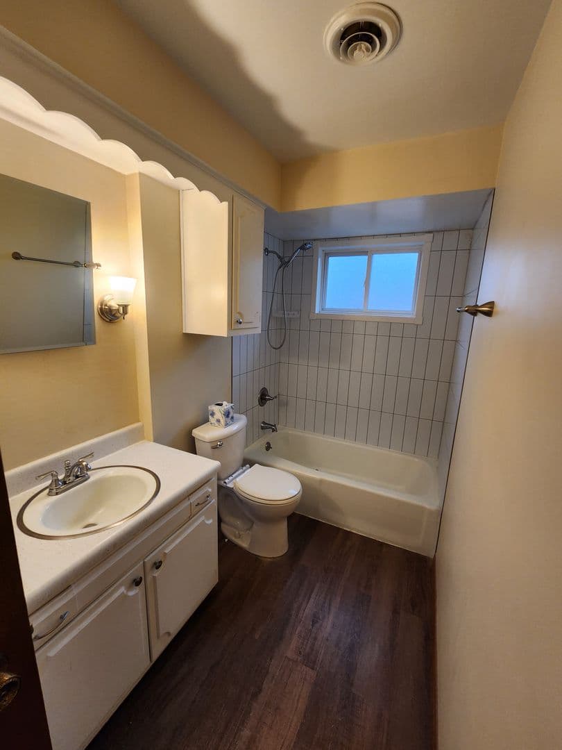 Moline Apartment: 3618 37th Ave