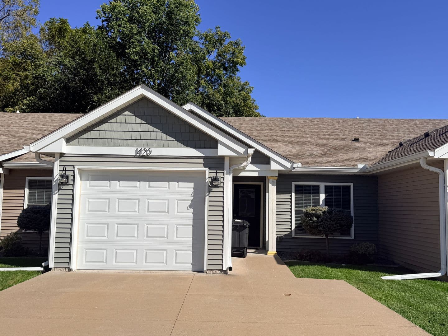 Moline House: 1420 51st Street Drive
