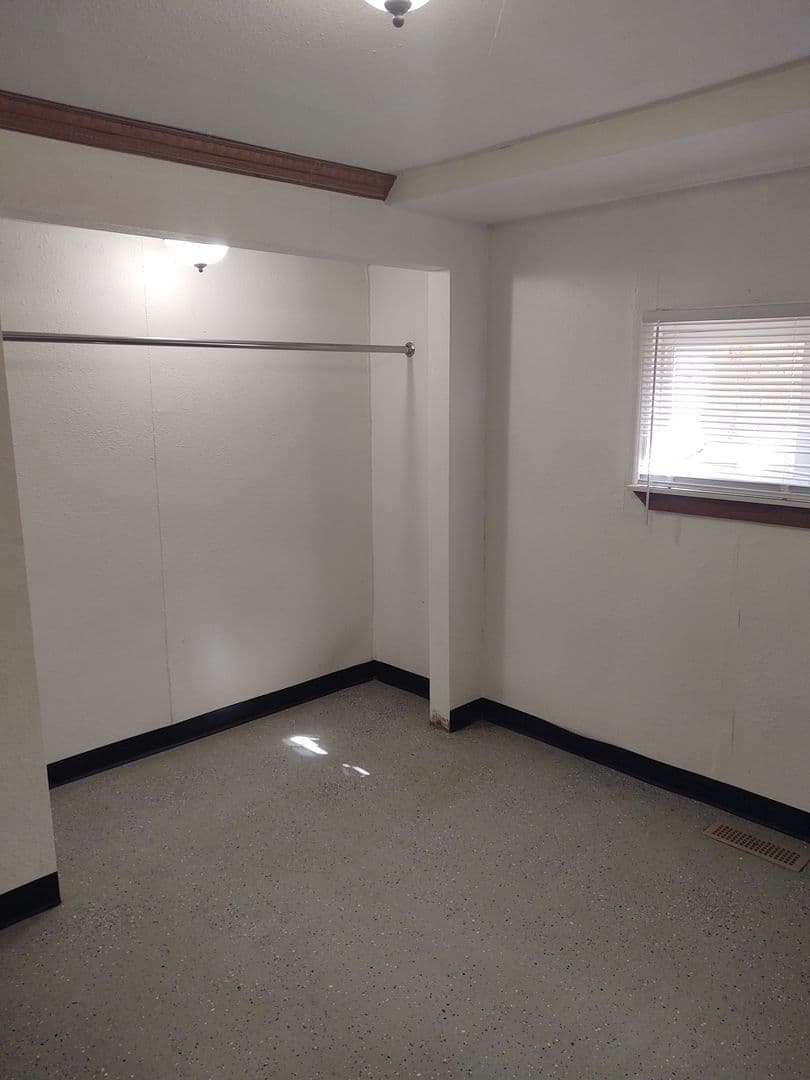Milan Apartment: 2702 117th Ave W