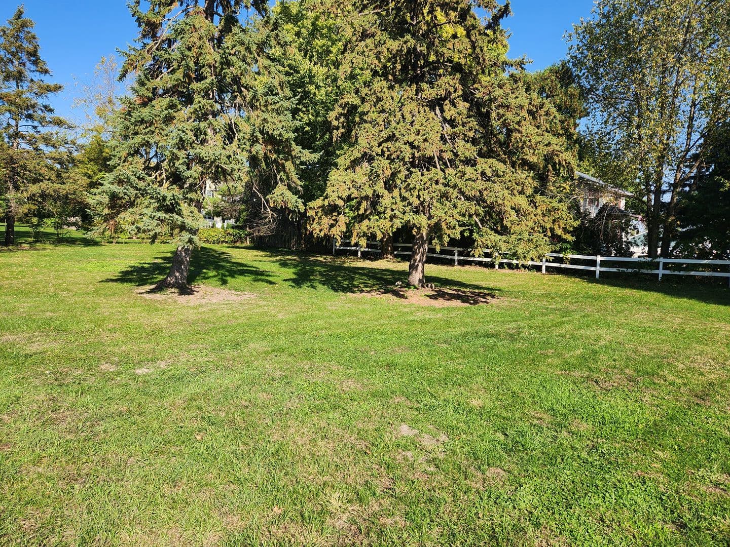 Davenport House: 108 E 37th St