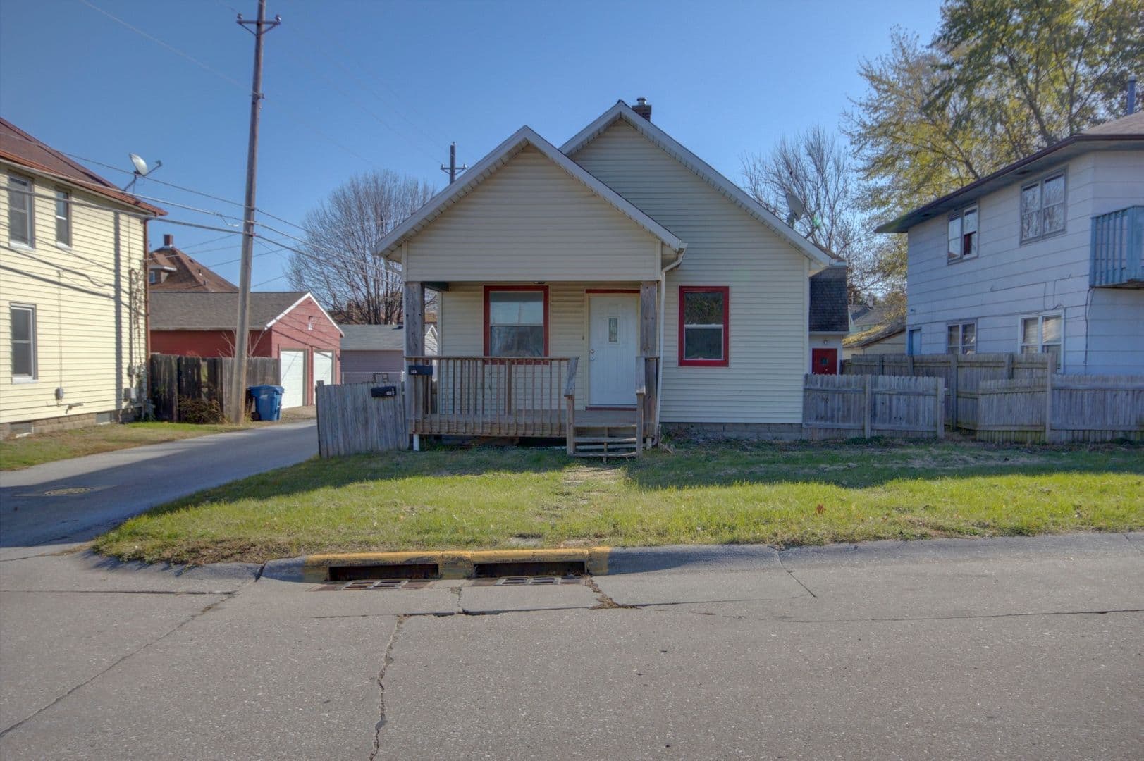 Silvis Apartment: 123 3rd St