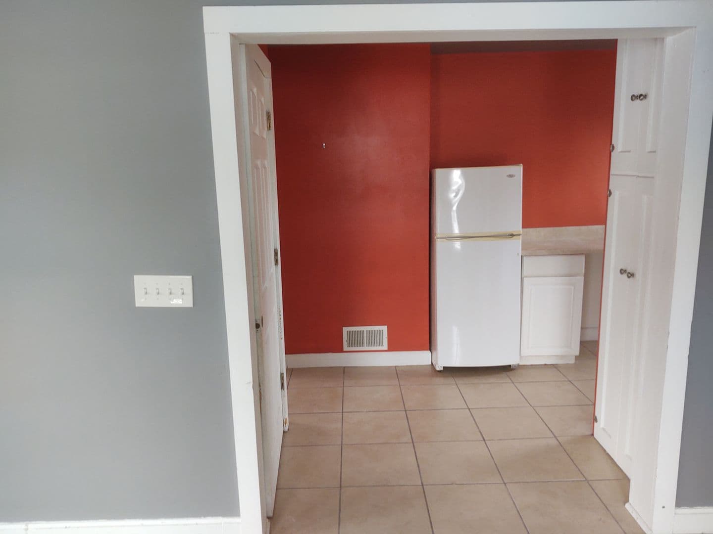 Moline Apartment: 1135 11th Ave