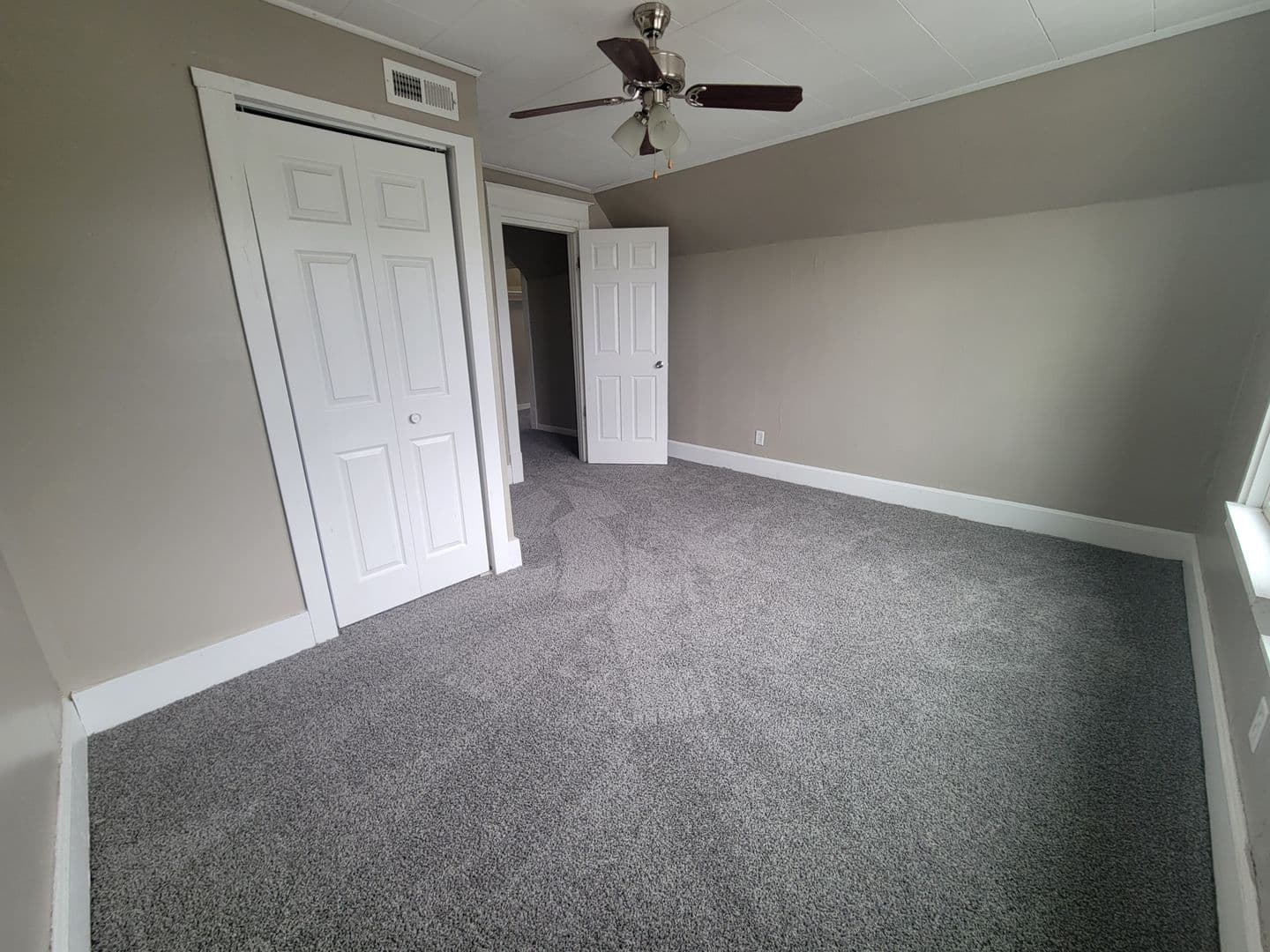 Rock Island Apartment: 605 41st Street