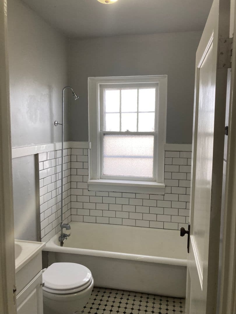 Rock Island Apartment: 2930 5th Ave