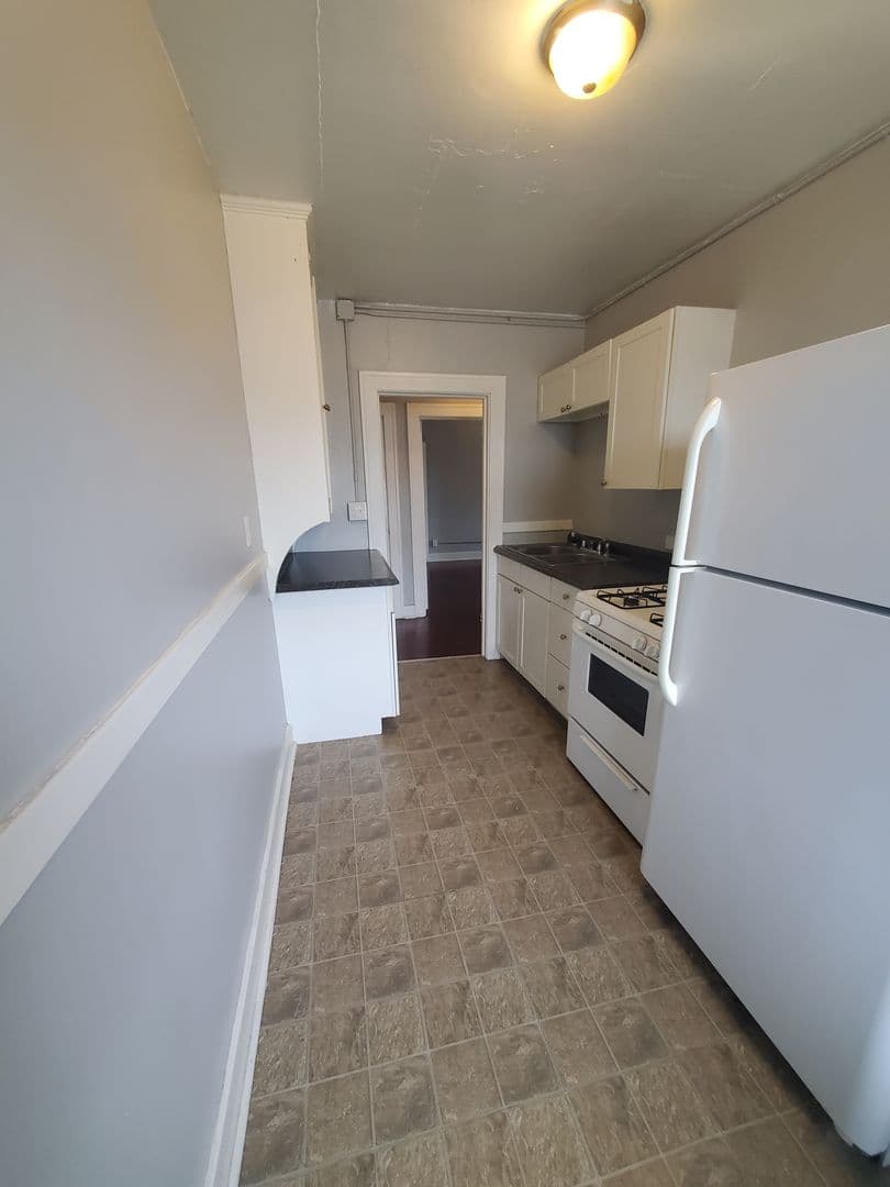 Rock Island Apartment: 2930 5th Ave