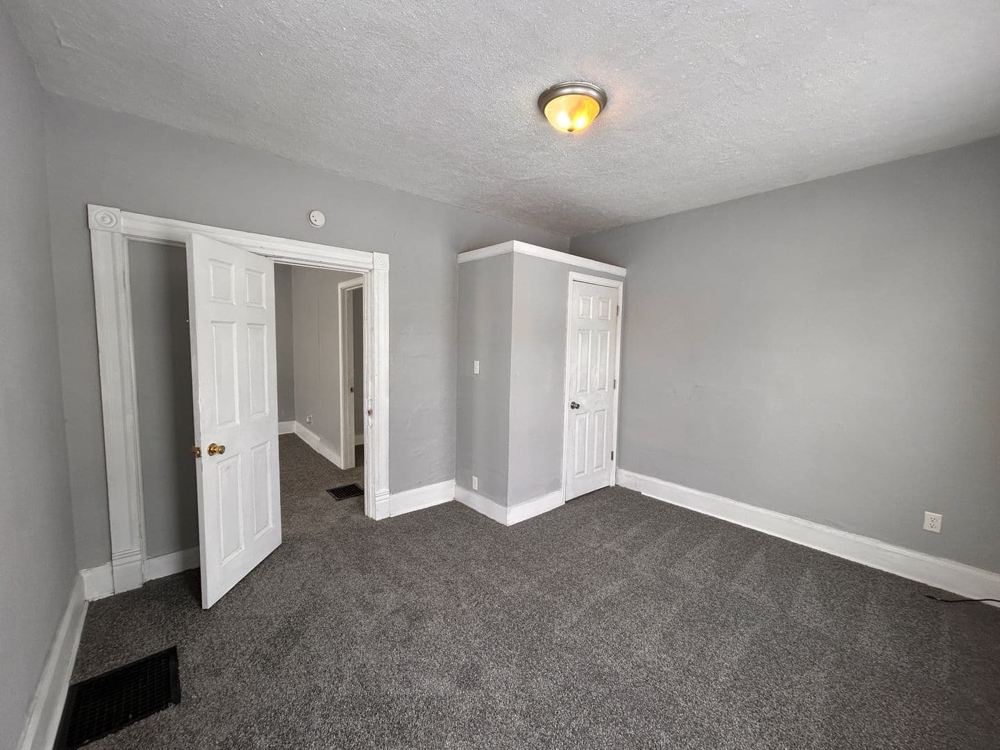 Davenport House: 1823 W 6th St