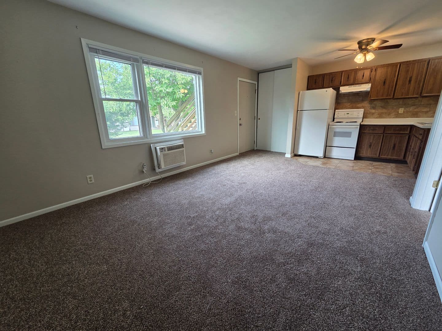 Moline Apartment: 3500 60th St