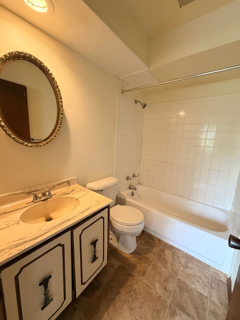 Moline Apartment: 5509 34th Ave
