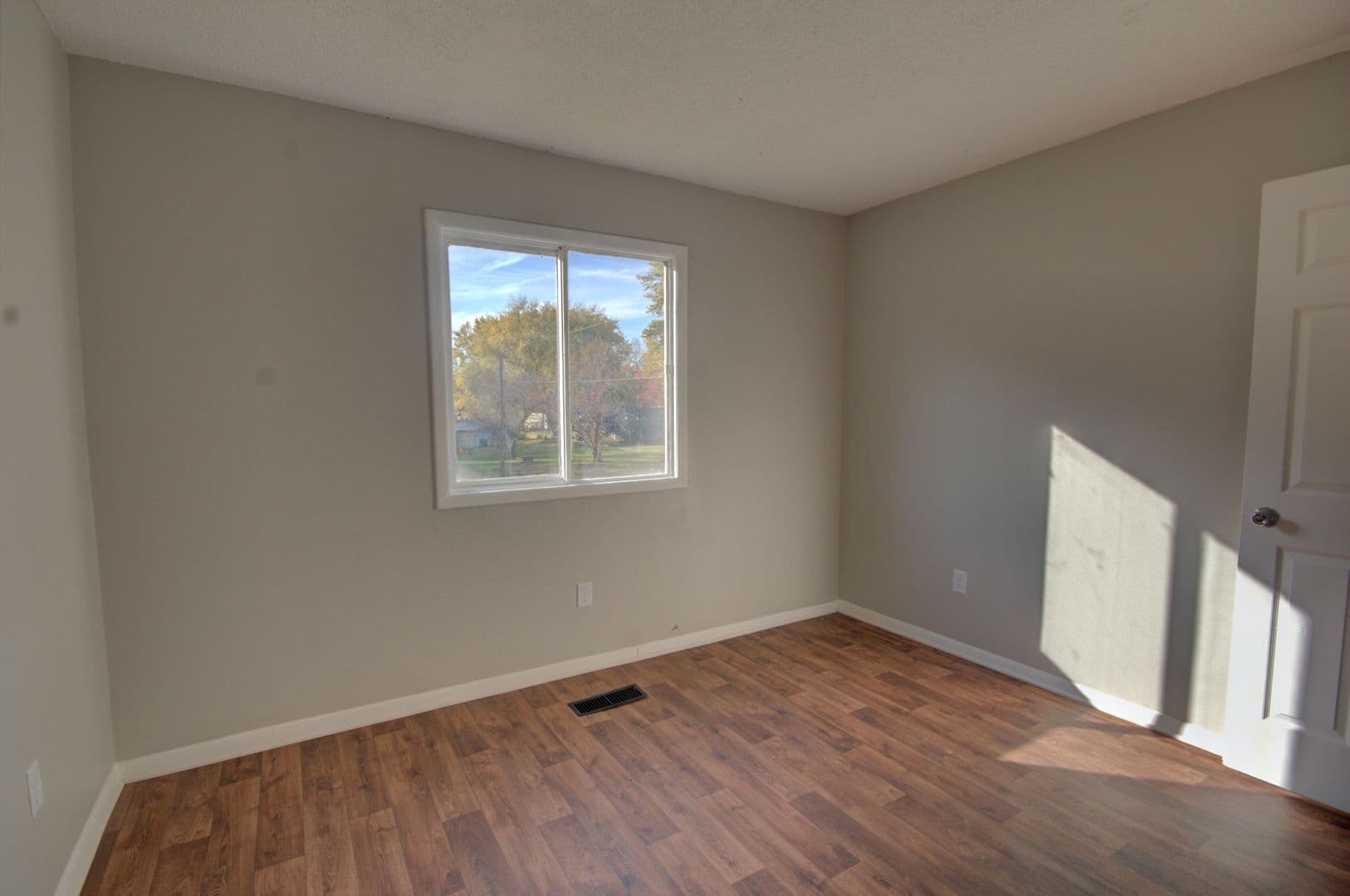 Hillsdale Apartment: 306 Larson Ct
