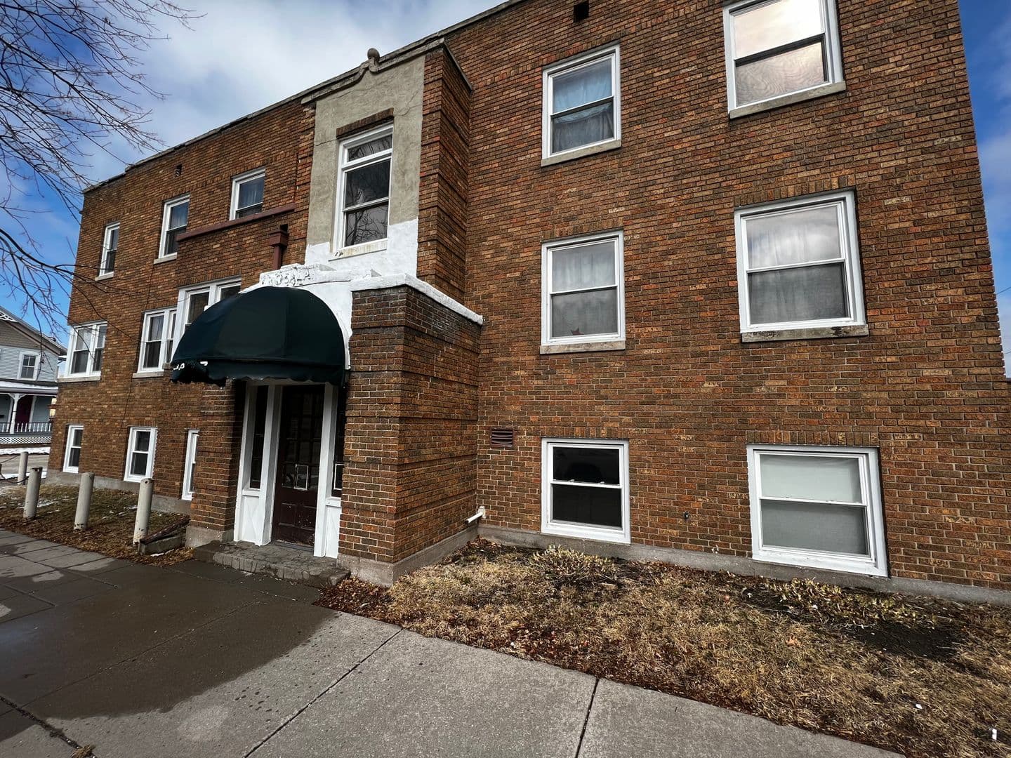 Rock Island Apartment: 1907 5th Avenue/ 429 19th St