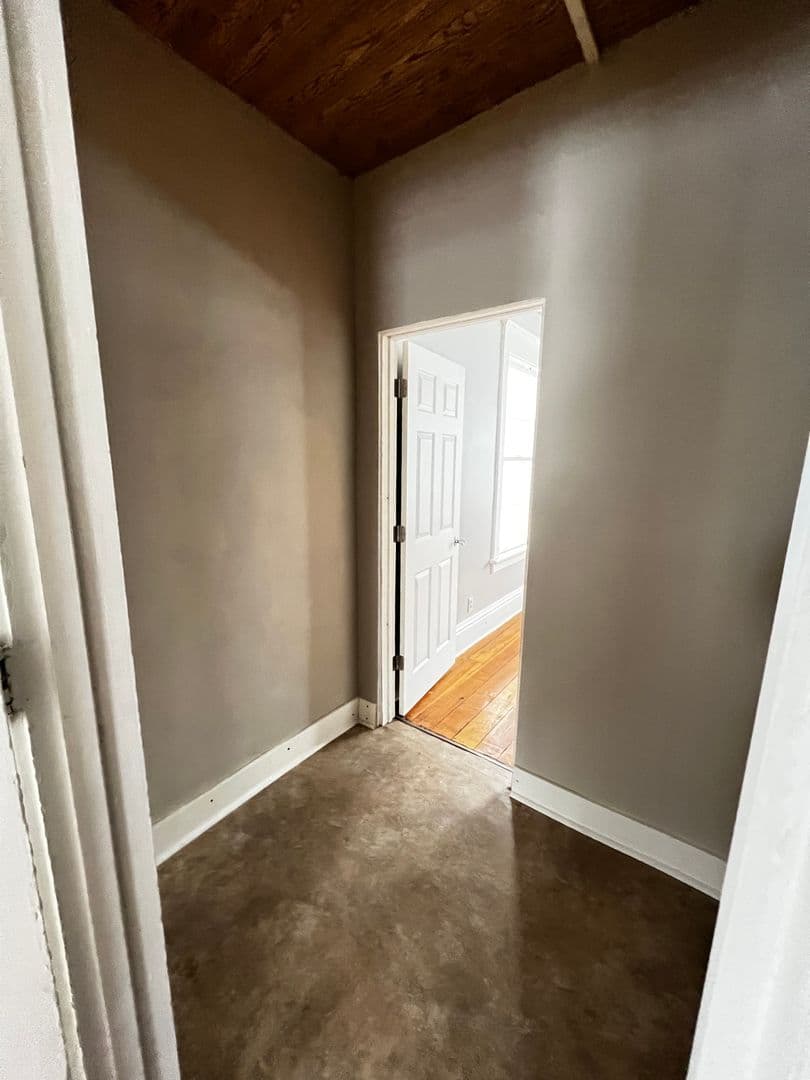 Rock Island Apartment: 914 23rd Street