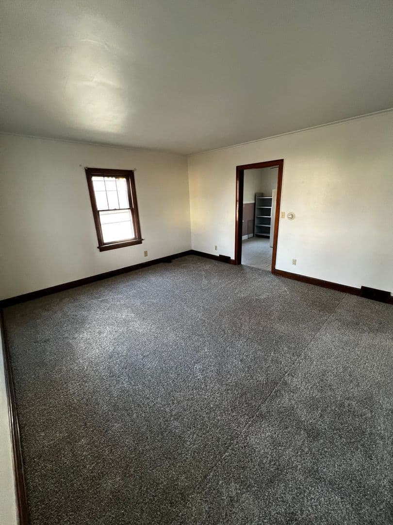Davenport Apartment: 1611 W High Street