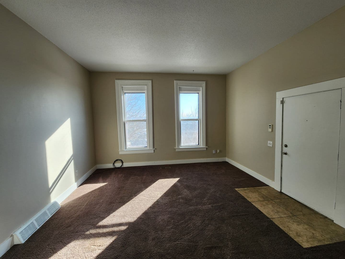 Davenport Apartment: 528 W 6th St