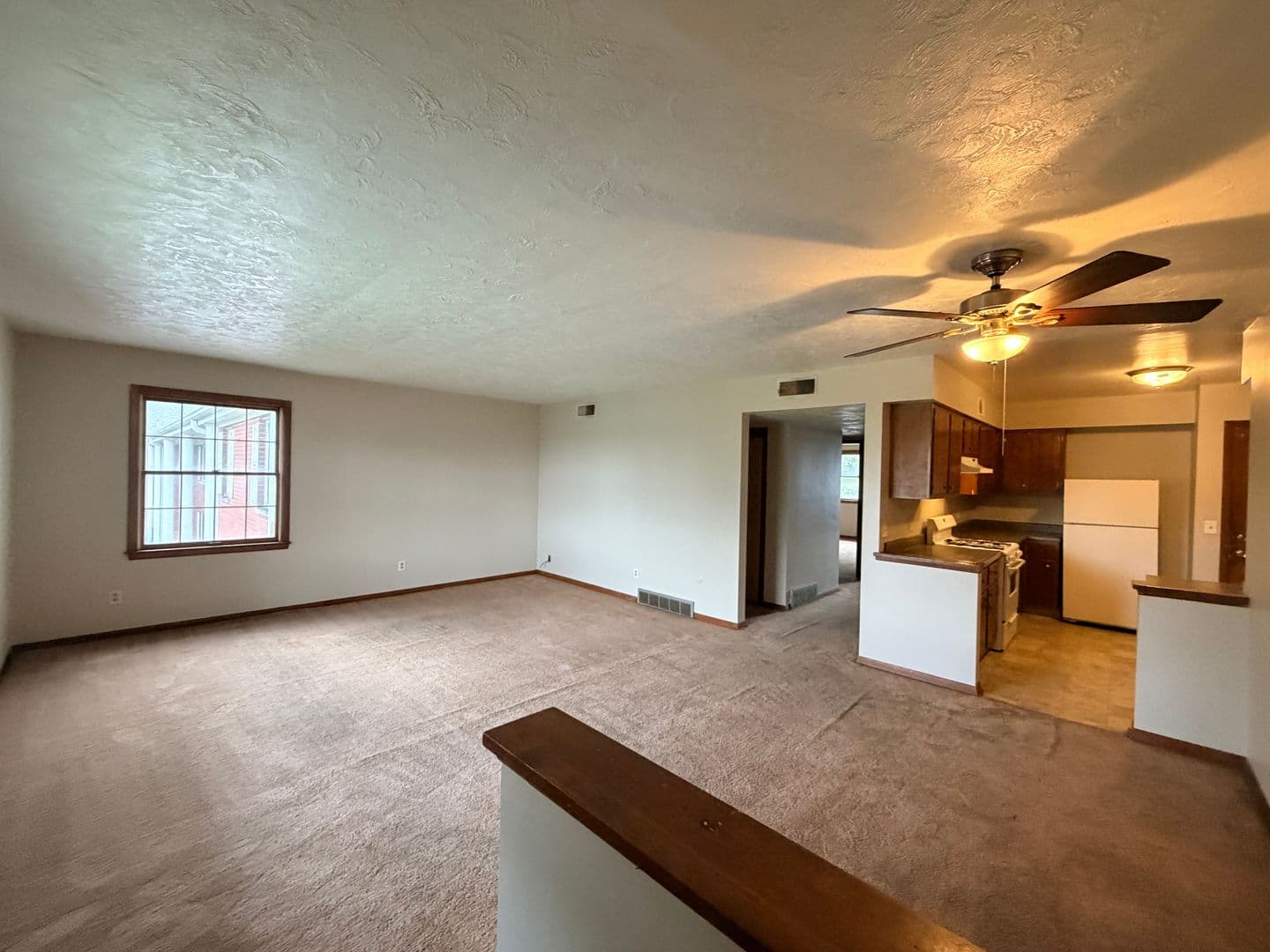 Rock Island Apartment: 1450 18th Ave