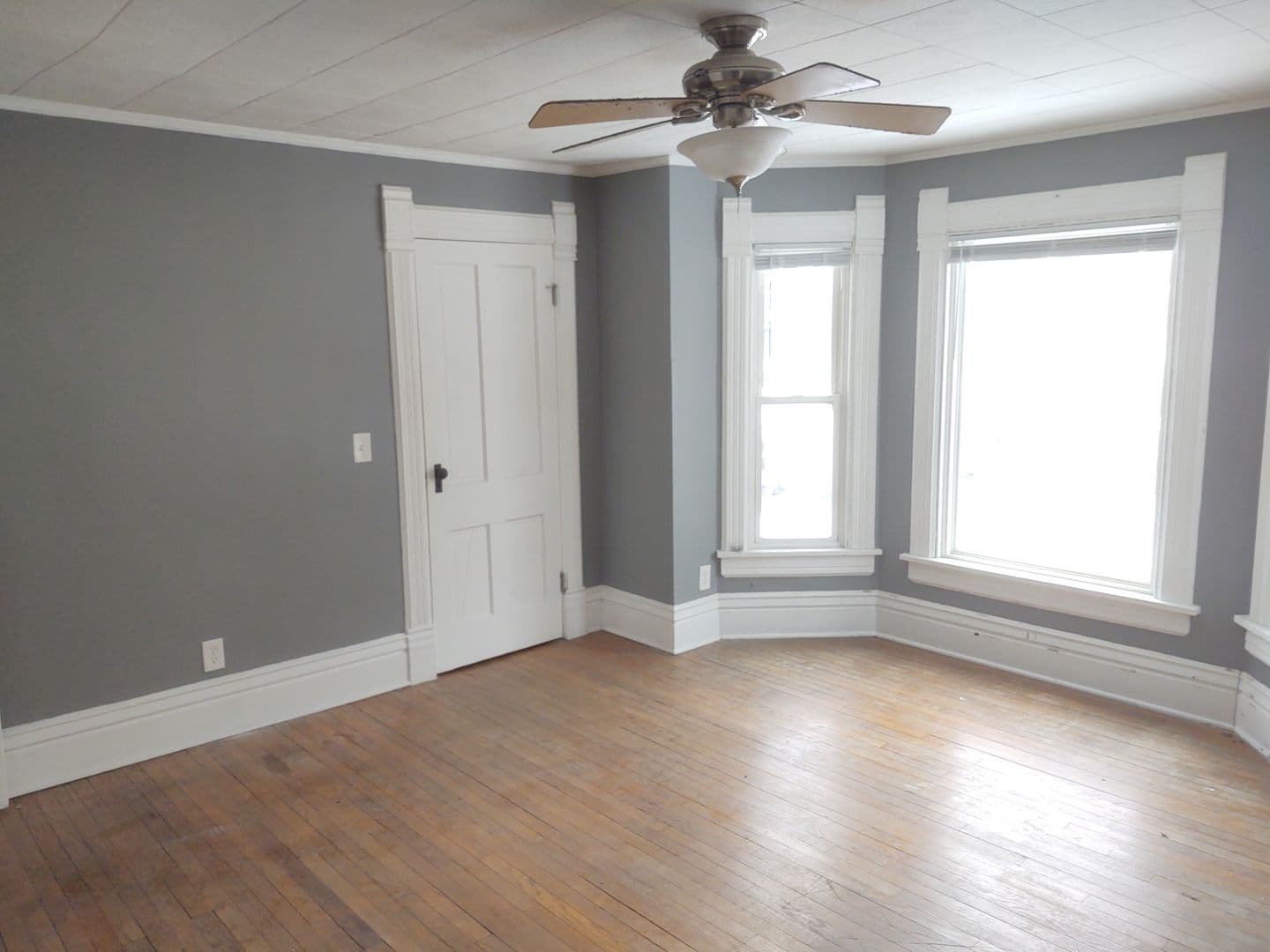 Moline Apartment: 1135 11th Ave