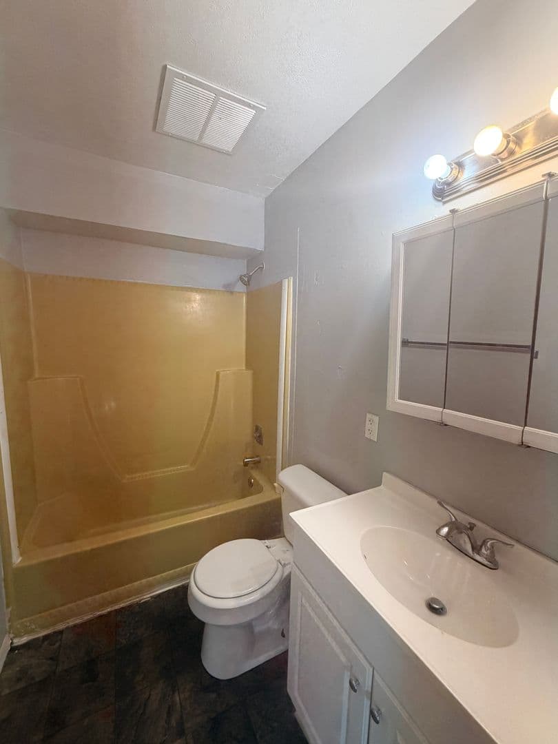 Moline Apartment: 4425 53rd Street