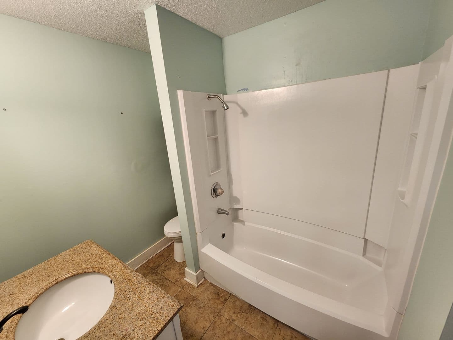 Davenport Apartment: 528 W 6th St