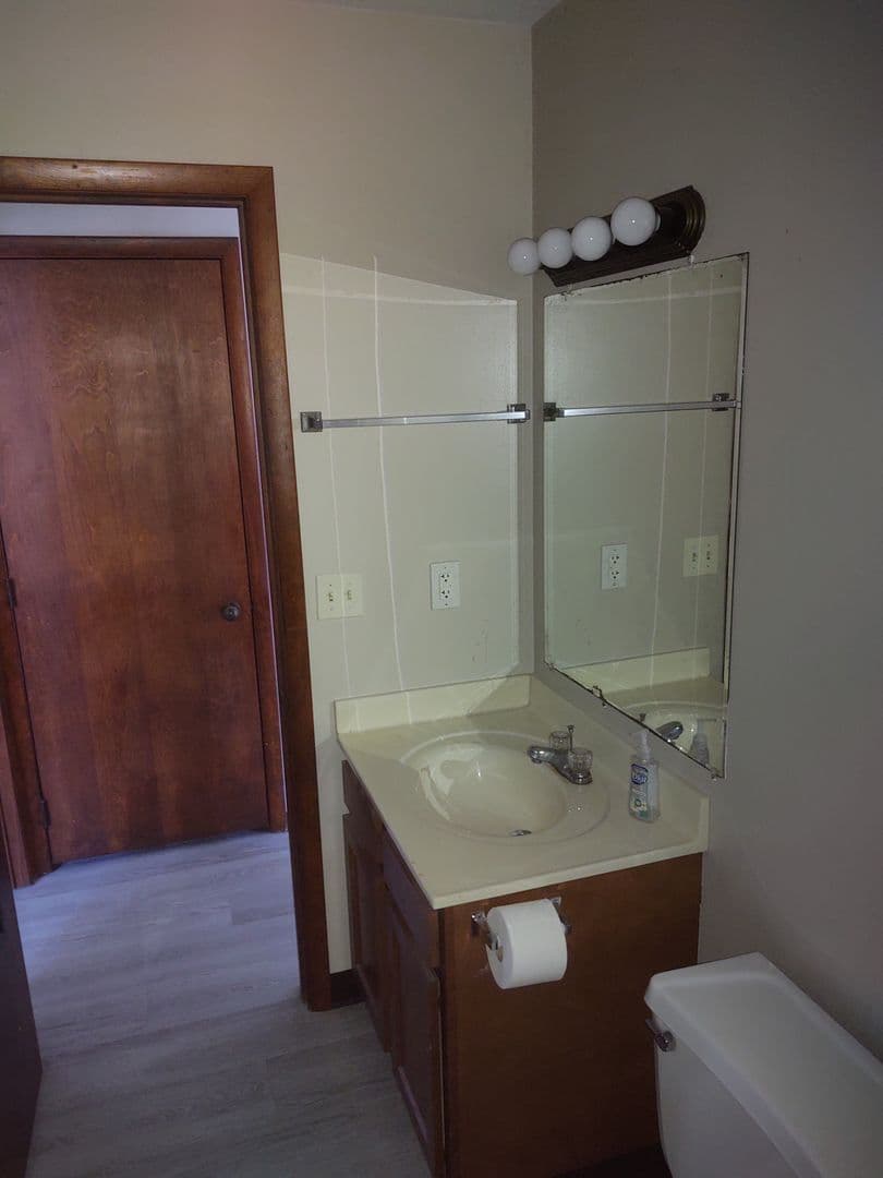 Moline Apartment: 2717 11th Ave B