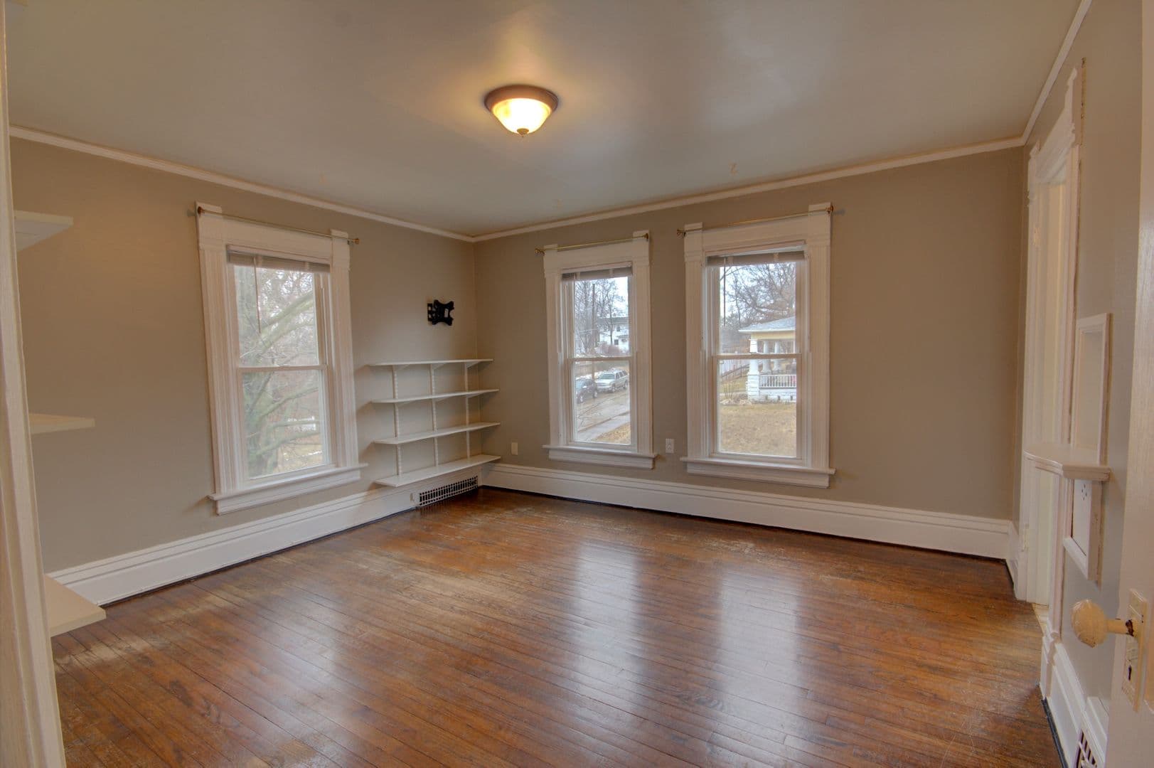 Moline Apartment: 1135 11th Ave
