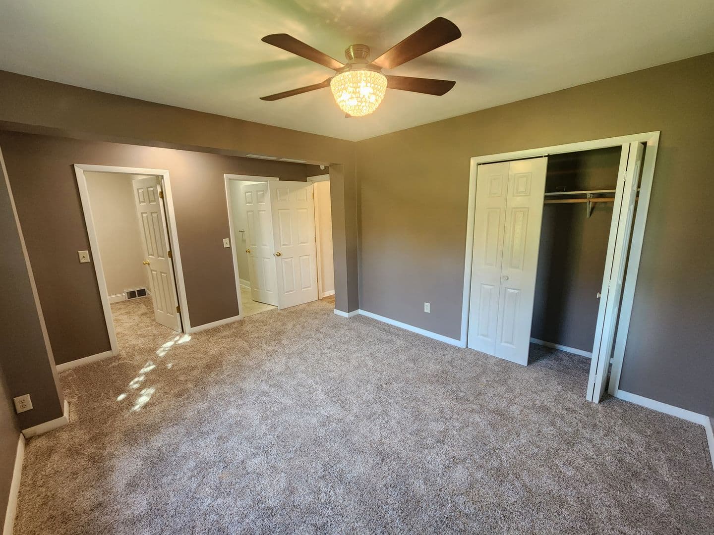 Davenport House: 108 E 37th St