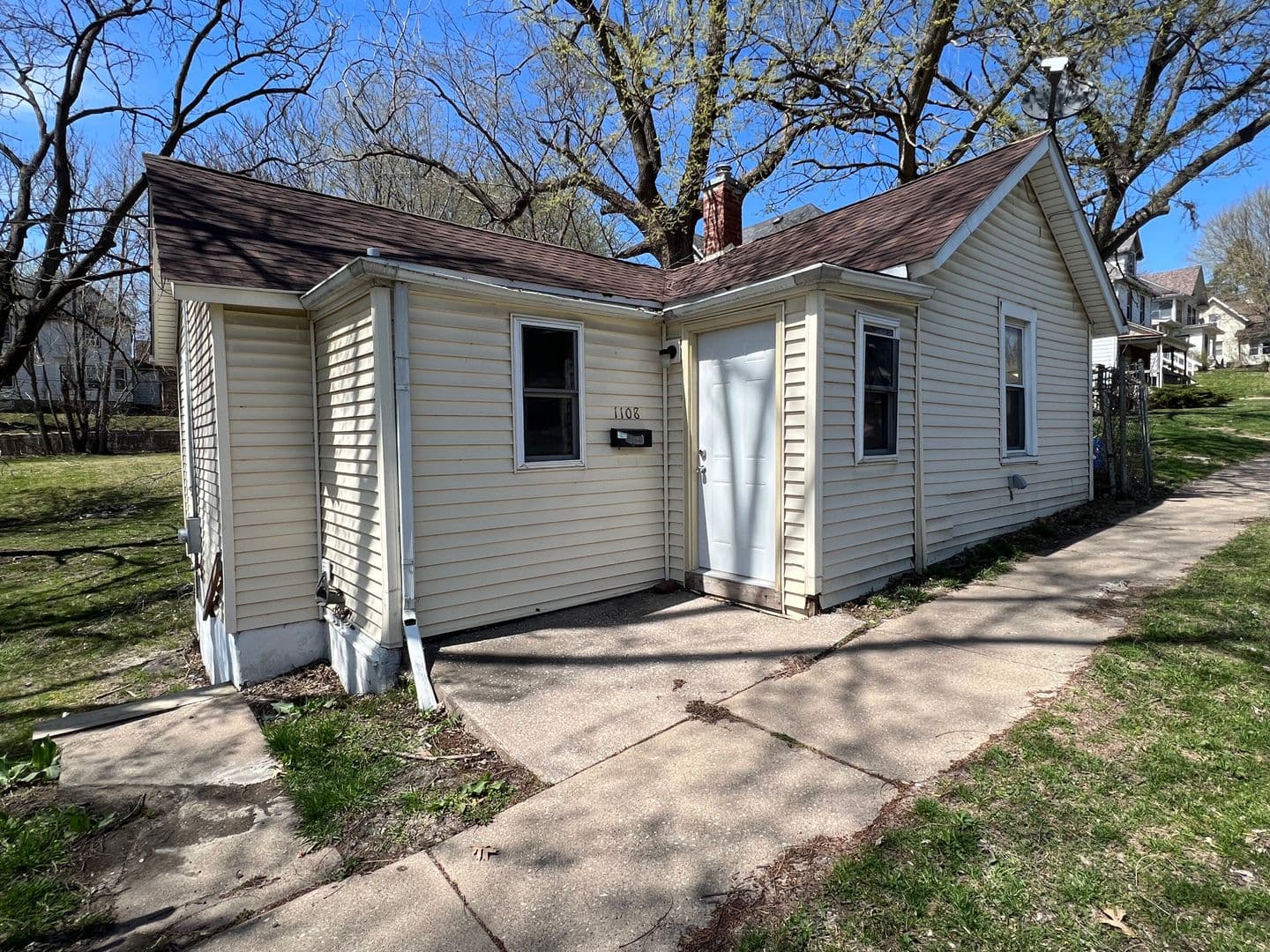 Davenport House: 1108 Gaines St