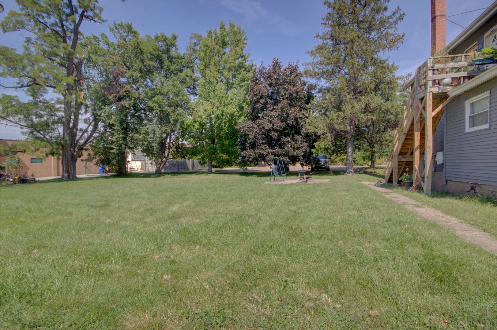 Bettendorf Apartment: 610 15th St